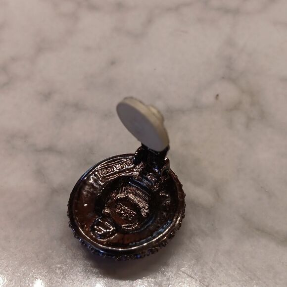 Bundle of Vintage Joan Rivers Earrings and Grape Cluster Pin - Picture 6 of 10